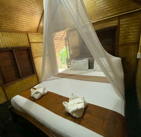 Khaosok Bamboo Huts Resort