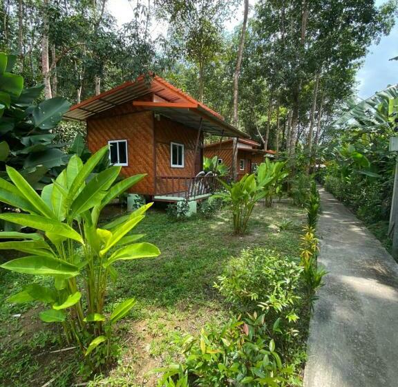 Khaosok Bamboo Huts Resort