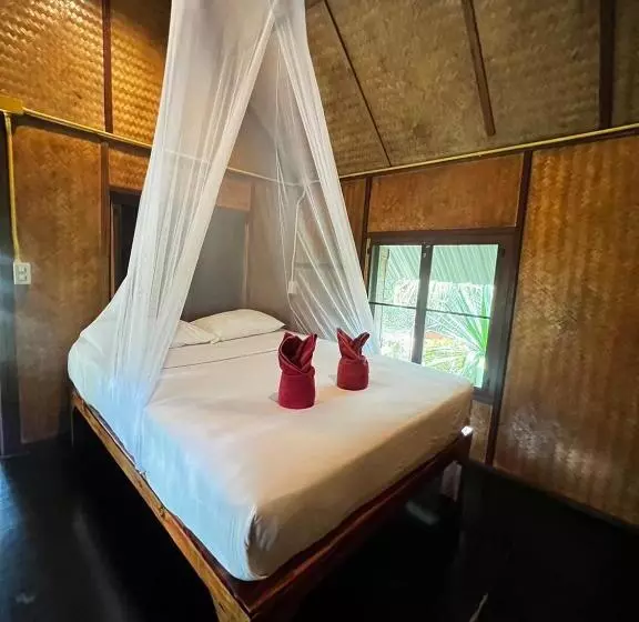 Khaosok Bamboo Huts Resort