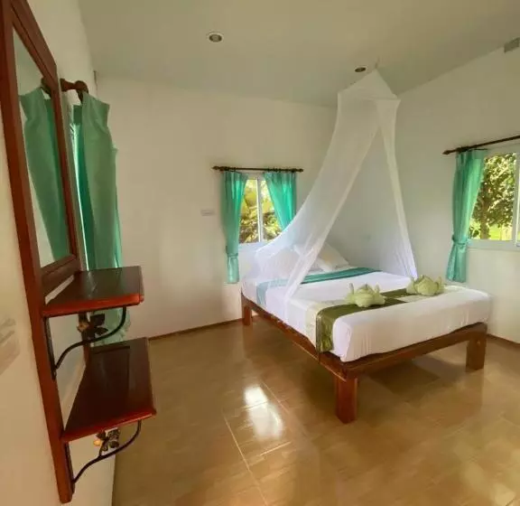 Khaosok Bamboo Huts Resort