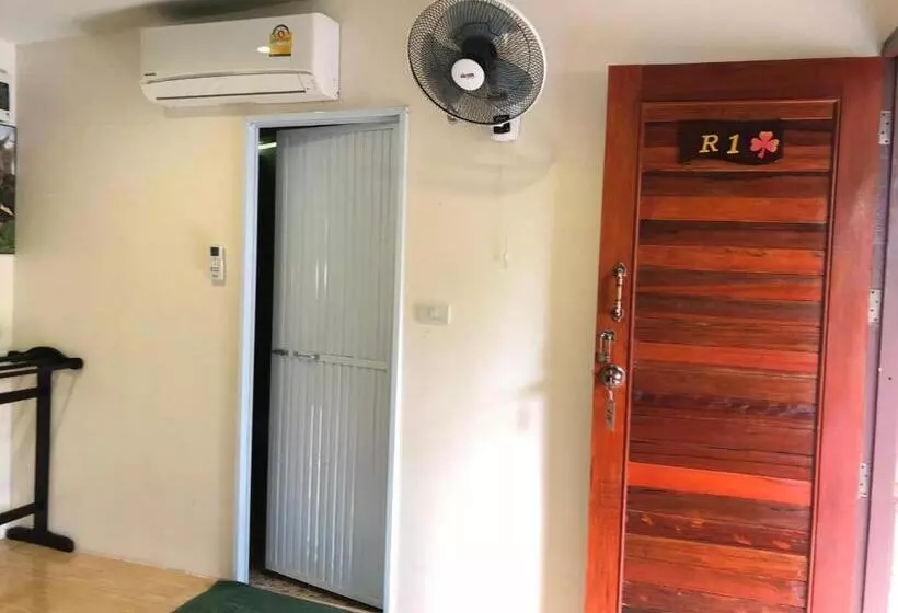 Khaosok Bamboo Huts Resort