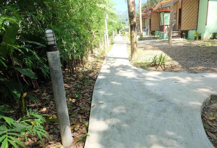 Khaosok Bamboo Huts Resort