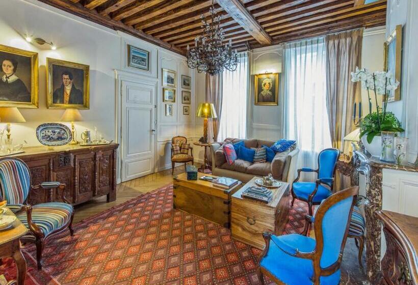 Pension (Hôtel basse catégorie) Room In Guest Room   This 10th Century Home Sits In An Exceptional Setting In The Center Of Orleans