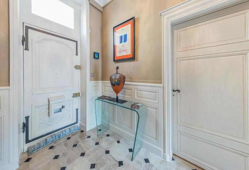 Pension (Hôtel basse catégorie) Room In Guest Room   This 10th Century Home Sits In An Exceptional Setting In The Center Of Orleans