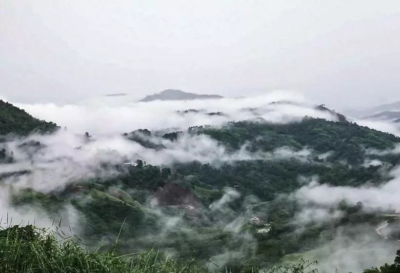 Lomakeskus Mae Salong Villa