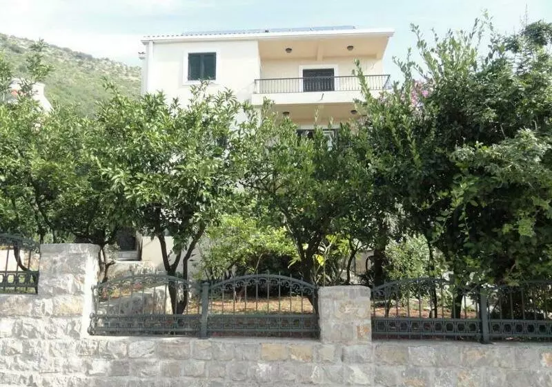 پانسیون Apartments & Rooms M