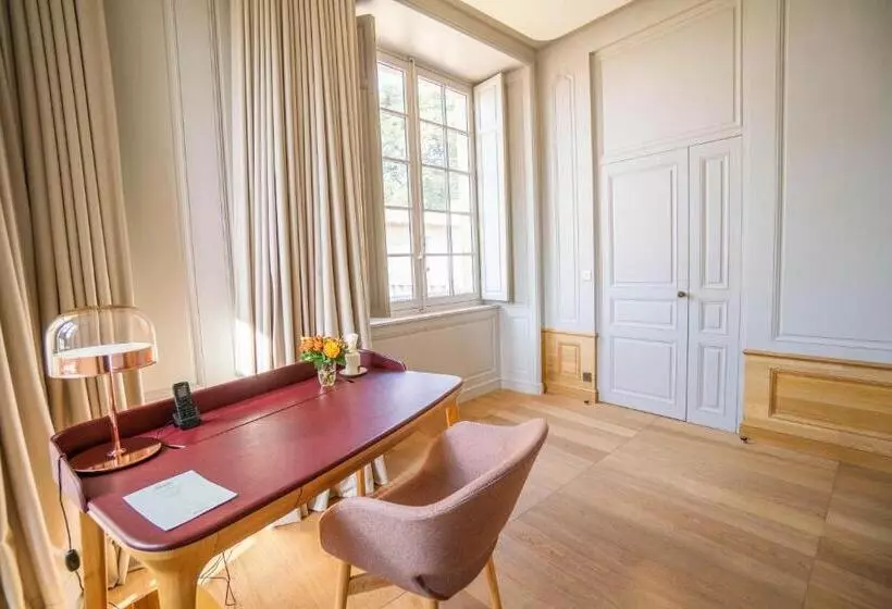 Aamiaismajoitus (B&B) Chateau De Ferrand