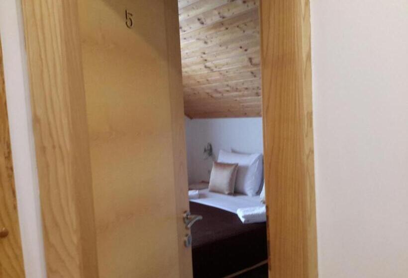 مبيت وإفطار Green Lakes House