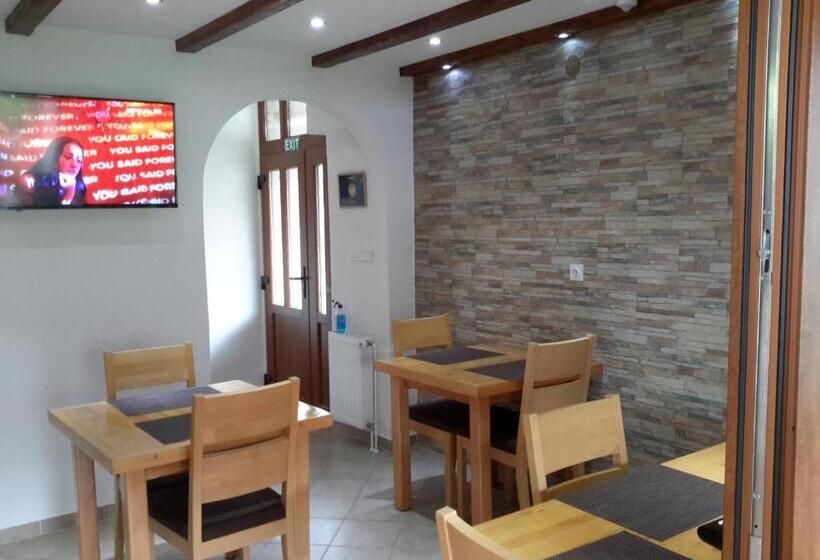 مبيت وإفطار Green Lakes House