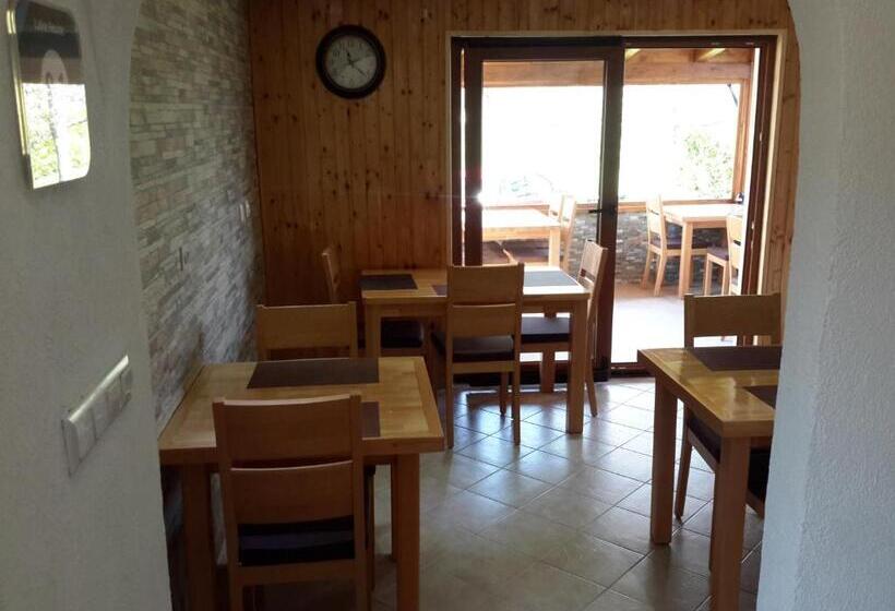 مبيت وإفطار Green Lakes House