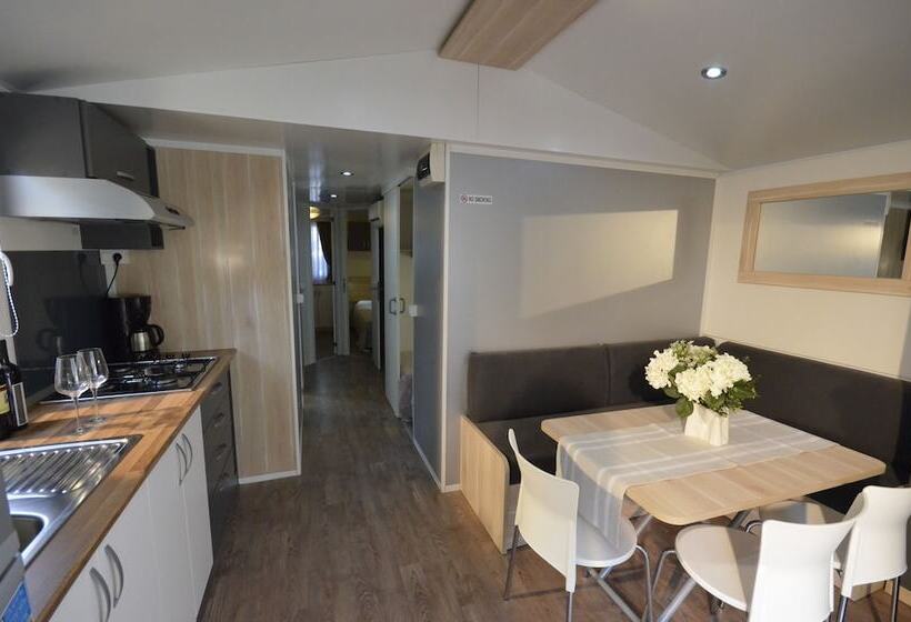 Отель Luxury Caravan At Union Lido