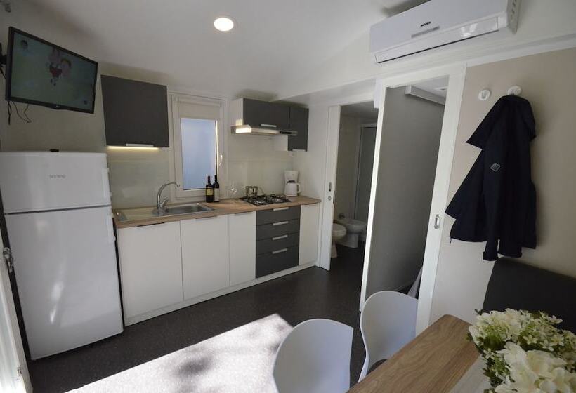 Отель Luxury Caravan At Union Lido