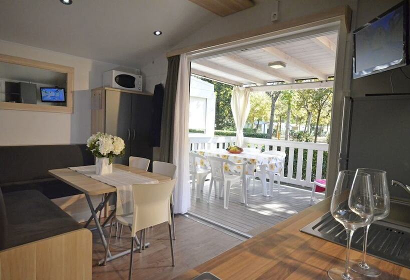 Отель Luxury Caravan At Union Lido