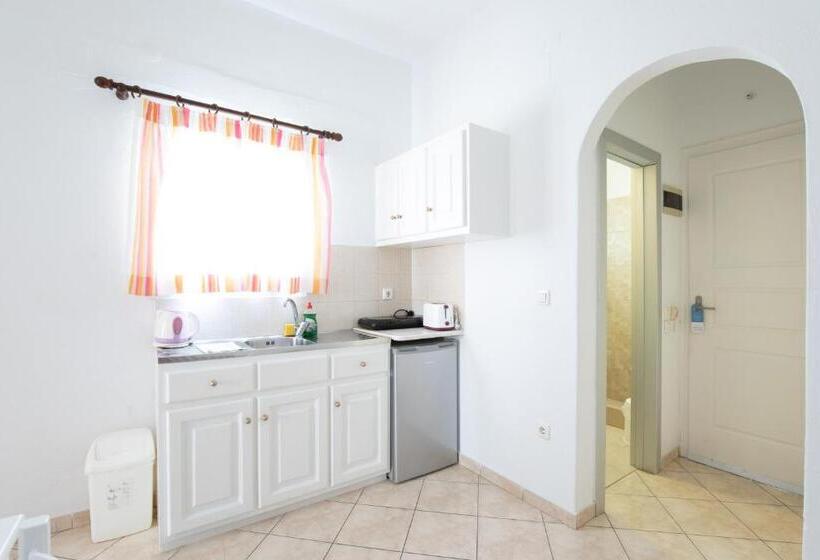 Eleftheria Hotel & Apartments