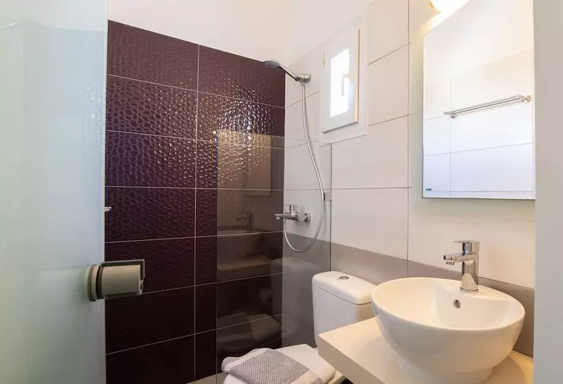 Eleftheria Hotel & Apartments