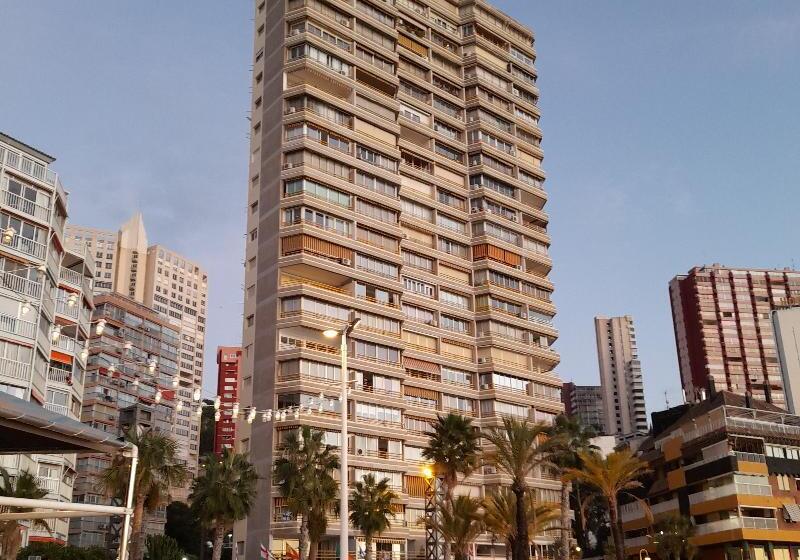 Epic Views Across Benidorm  Walk To The Beach  Tennis Court  Pool  Sleeps 4  Wifi & Netflix Plus Air