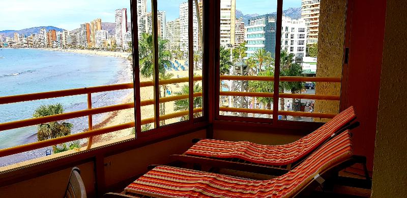 Epic Views Across Benidorm  Walk To The Beach  Tennis Court  Pool  Sleeps 4  Wifi & Netflix Plus Air