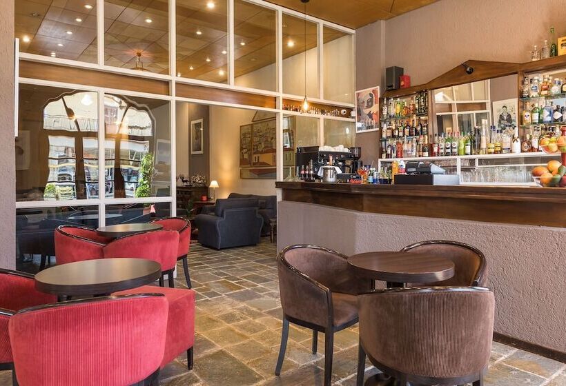 فندق Arahova Inn