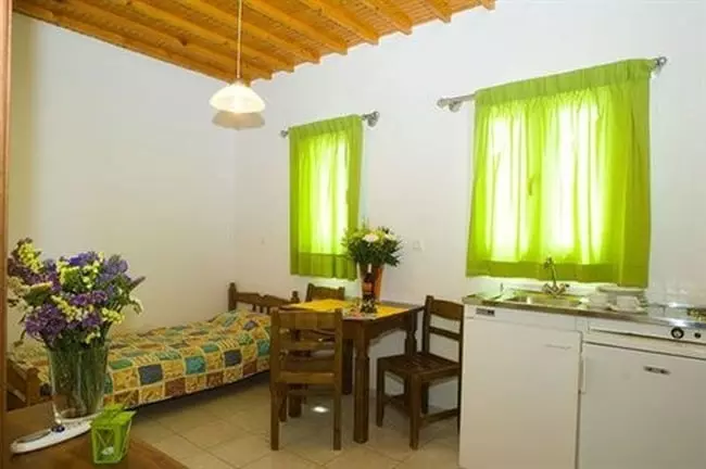 Отель Elena Studios And Suites