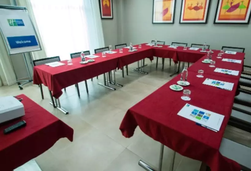 فندق Holiday Inn Express Campo De Gibraltar Barrios, An Ihg