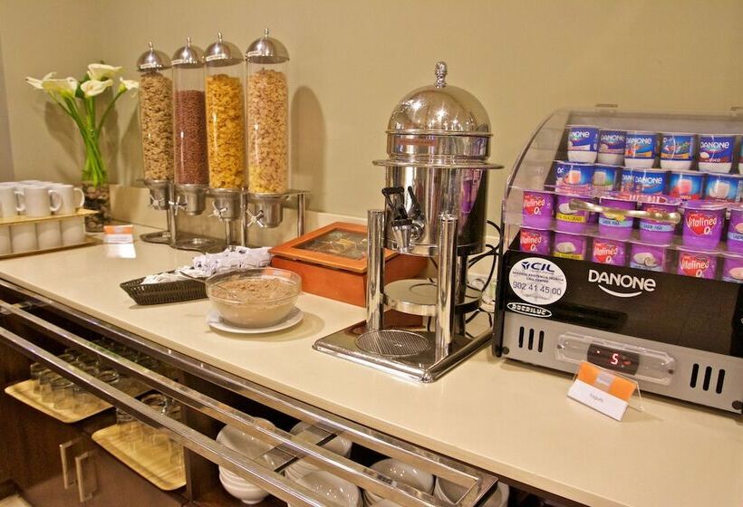 בית מלון כפרי Holiday Inn Express Campo De Gibraltar Barrios, An Ihg