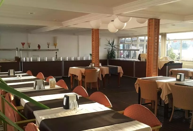 Отель Makri Beach