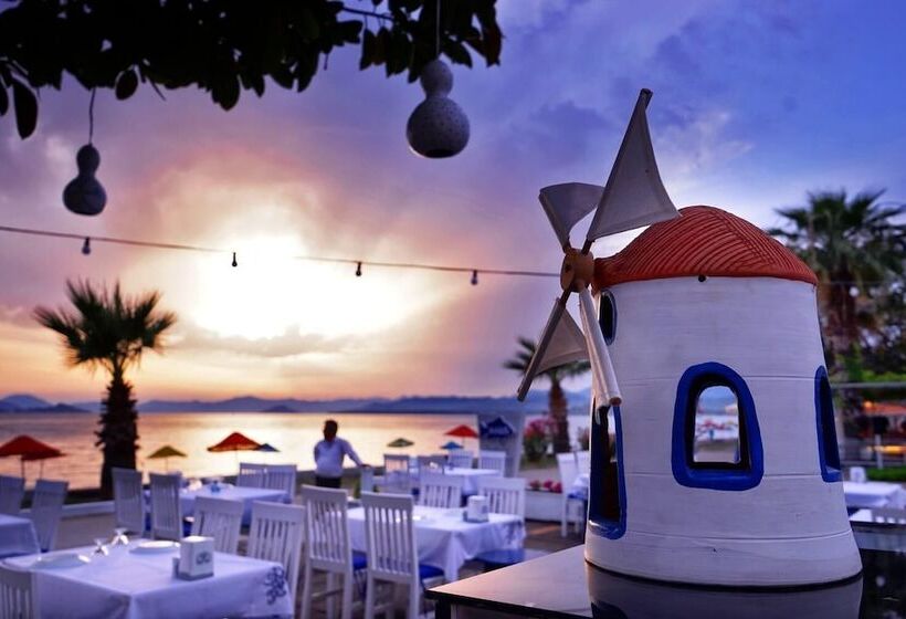 فندق Makri Beach