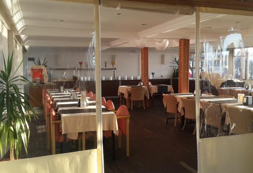 فندق Makri Beach