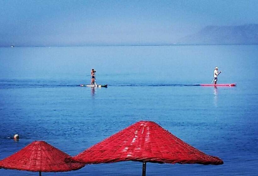 فندق Makri Beach