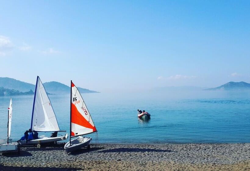 فندق Makri Beach