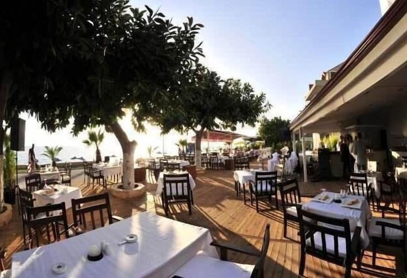 فندق Makri Beach