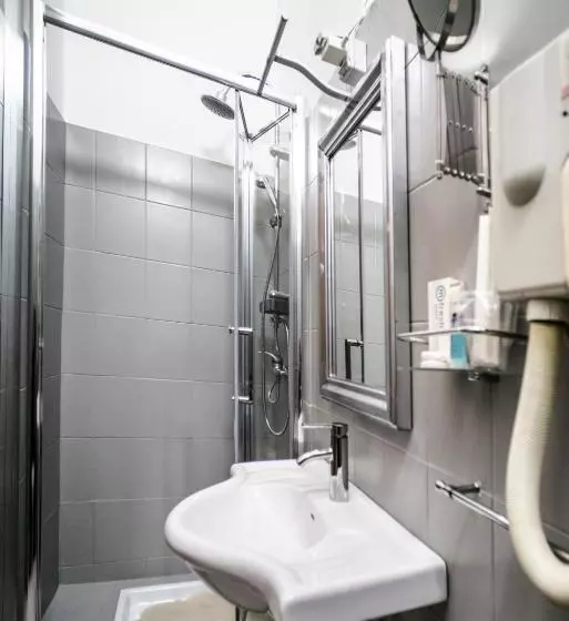 هتل Merulana Star