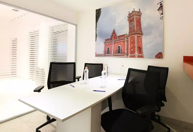 Hotel One Queretaro Plaza Galerias