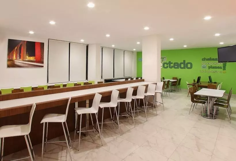 Hotel One Queretaro Plaza Galerias