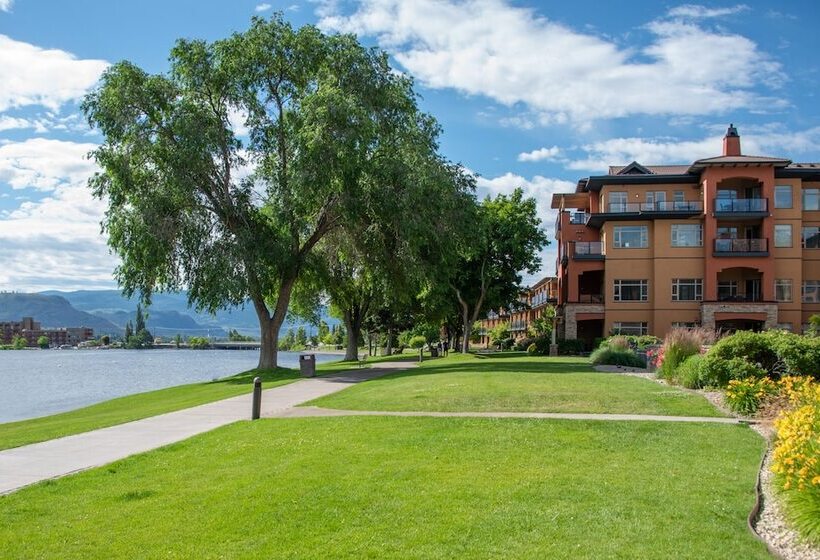 בית מלון כפרי Watermark Beach Resort