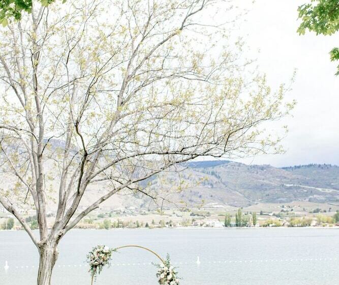 בית מלון כפרי Watermark Beach Resort