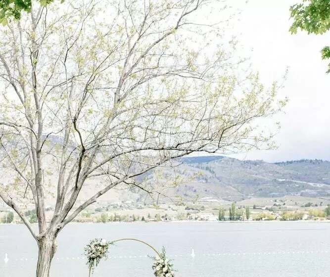 酒店 Watermark Beach Resort