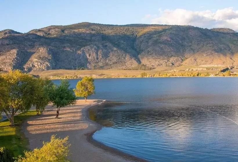 酒店 Watermark Beach Resort