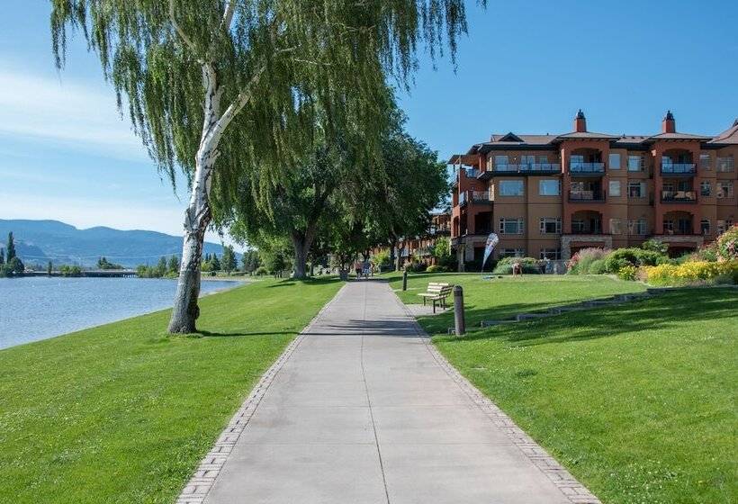 בית מלון כפרי Watermark Beach Resort