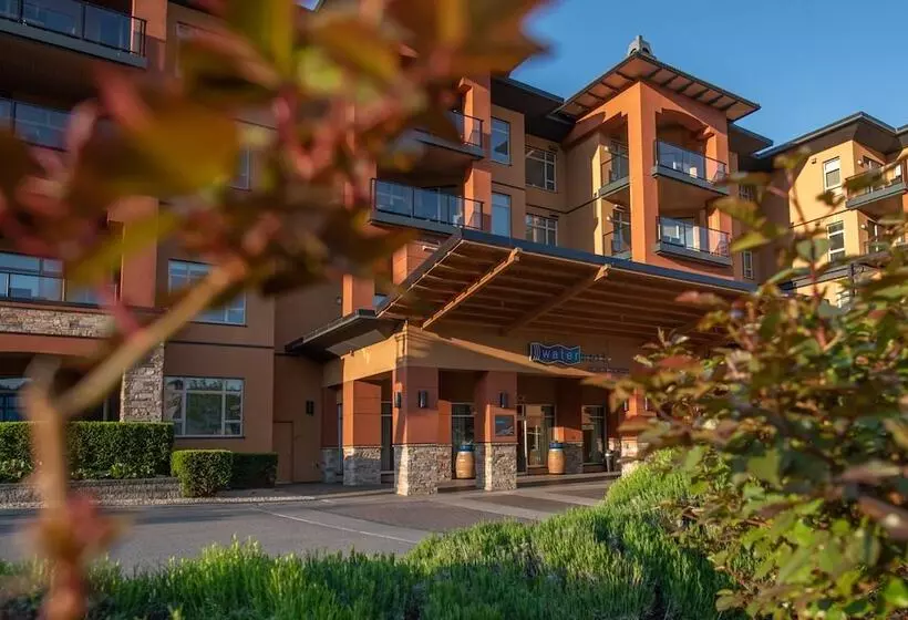 酒店 Watermark Beach Resort