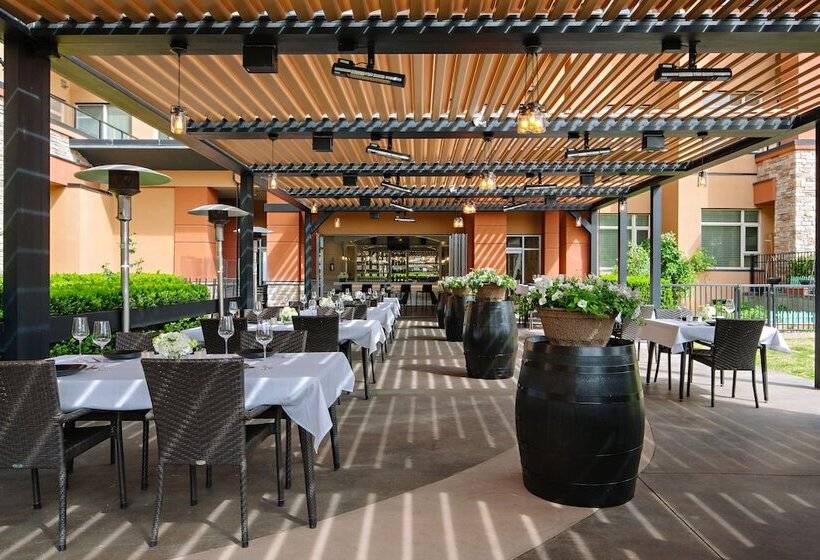 בית מלון כפרי Watermark Beach Resort