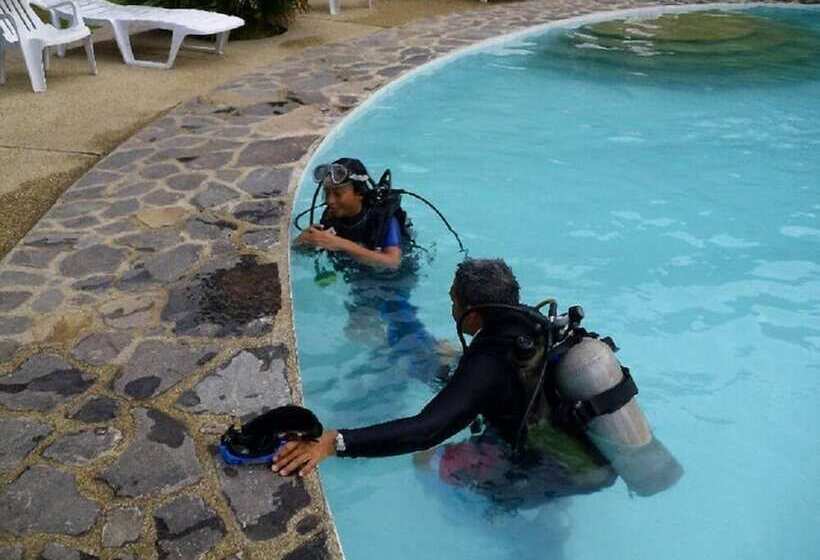 Elizabeth's Hideaway Hotel & Restaurant