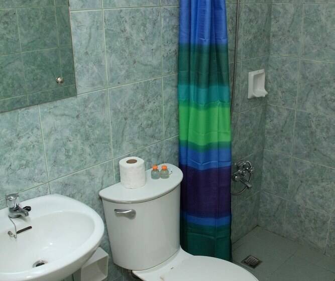 Elizabeth's Hideaway Hotel & Restaurant