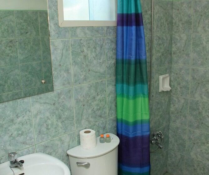 Elizabeth's Hideaway Hotel & Restaurant