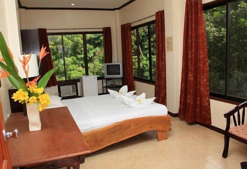 Elizabeth's Hideaway Hotel & Restaurant