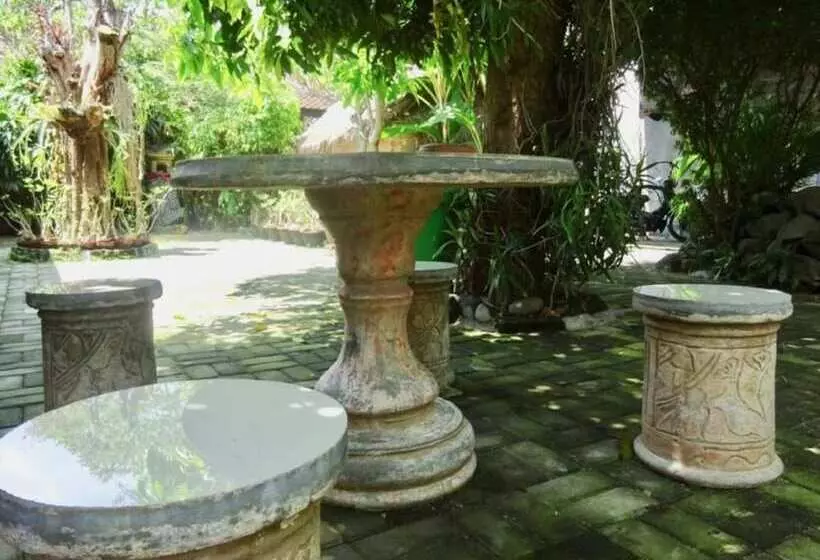 ペンション Oka Homestay