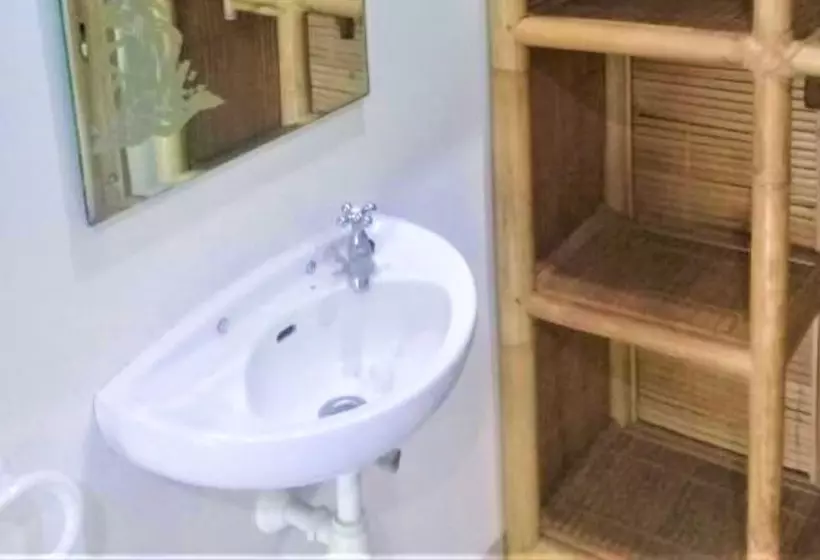 ペンション Oka Homestay