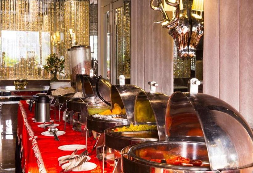 Отель Airport Centre Point