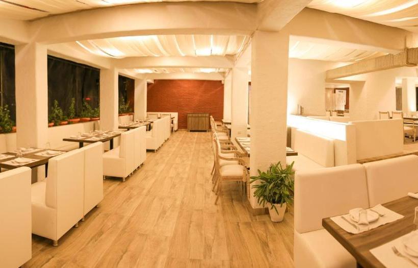 Отель Airport Centre Point