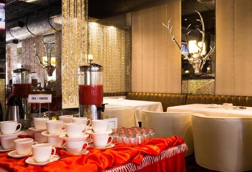 Отель Airport Centre Point